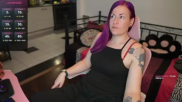 Snapshot of gennyrock chatting on 02.01.25 gennyrock online show from 02.01.25