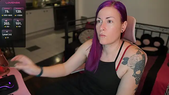 Snapshot of gennyrock chatting on 02.02.25 gennyrock online show from 02.02.25