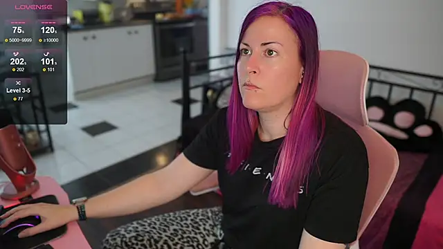 Snapshot of gennyrock chatting on 02.02.25 gennyrock online show from 02.02.25