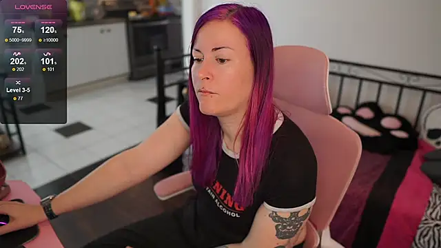 Snapshot of gennyrock chatting on 02.03.25 gennyrock online show from 02.03.25