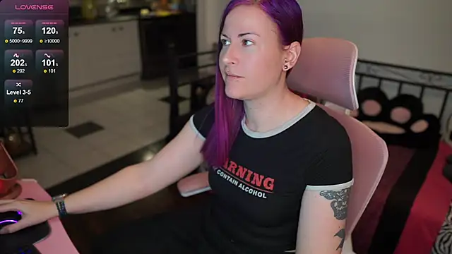 Snapshot of gennyrock chatting on 02.04.25 gennyrock online show from 02.04.25