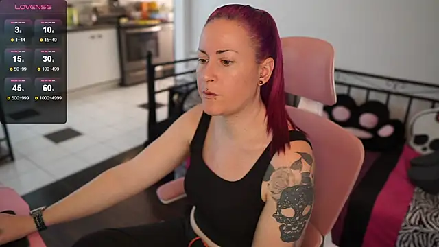 Snapshot of gennyrock chatting on 02.04.25 gennyrock online show from 02.04.25