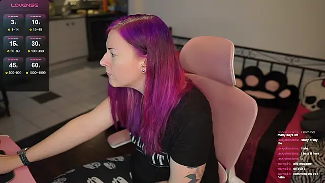 Snapshot of gennyrock chatting on 02.05.25 gennyrock online show from 02.05.25