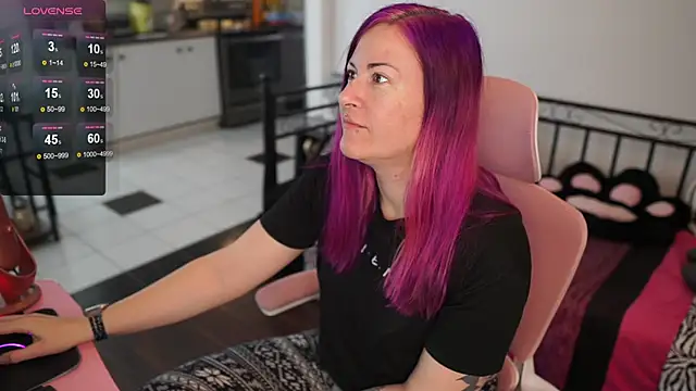 Snapshot of gennyrock chatting on 02.06.25 gennyrock online show from 02.06.25