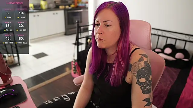 Snapshot of gennyrock chatting on 02.07.25 gennyrock online show from 02.07.25