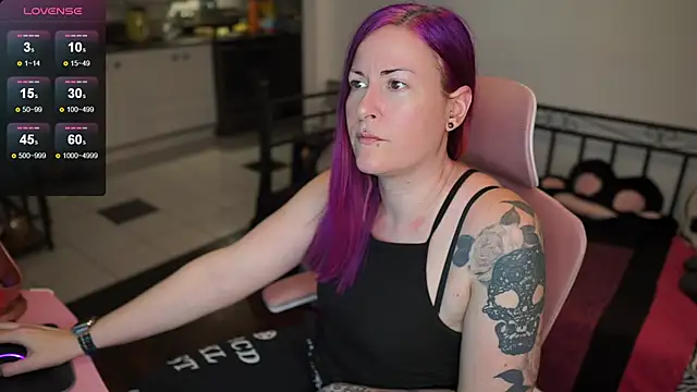 Snapshot of gennyrock chatting on 02.07.25 gennyrock online show from 02.07.25