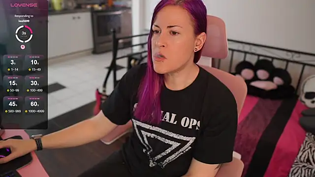 Snapshot of gennyrock chatting on 02.11.25 gennyrock online show from 02.11.25