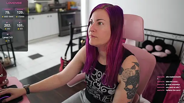 Snapshot of gennyrock chatting on 02.12.25 gennyrock online show from 02.12.25