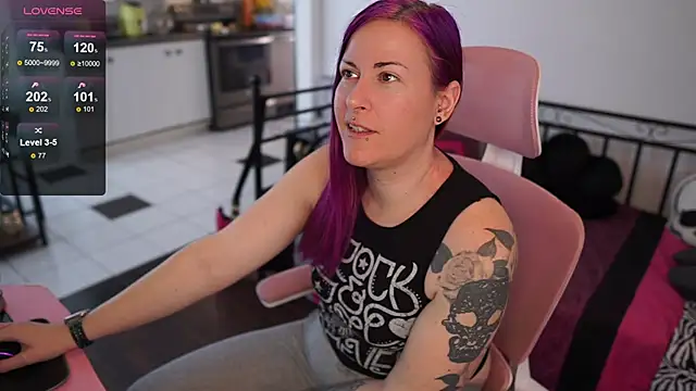 Snapshot of gennyrock chatting on 02.12.25 gennyrock online show from 02.12.25