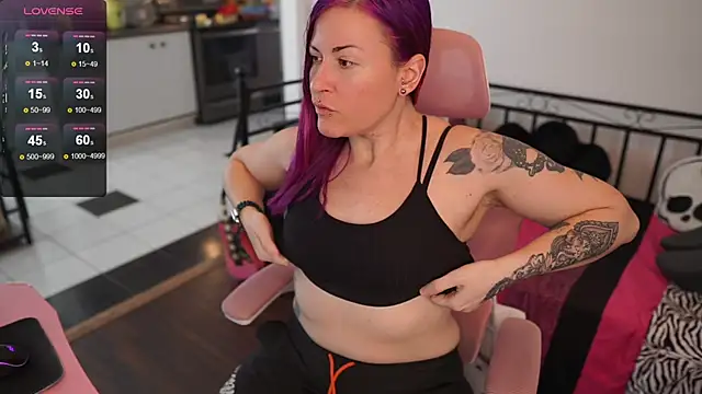 Snapshot of gennyrock chatting on 02.13.25 gennyrock online show from 02.13.25