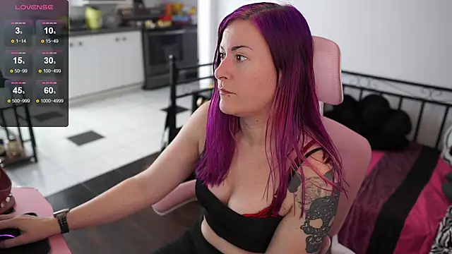 Snapshot of gennyrock chatting on 02.14.25 gennyrock online show from 02.14.25