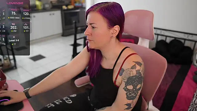 Snapshot of gennyrock chatting on 02.15.25 gennyrock online show from 02.15.25