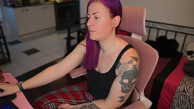 Snapshot of gennyrock chatting on 02.16.25 gennyrock online show from 02.16.25