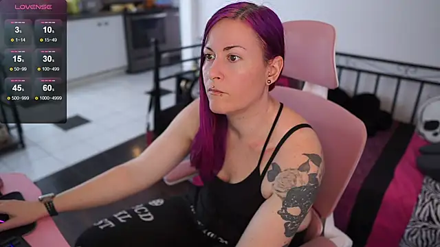 Snapshot of gennyrock chatting on 02.17.25 gennyrock online show from 02.17.25