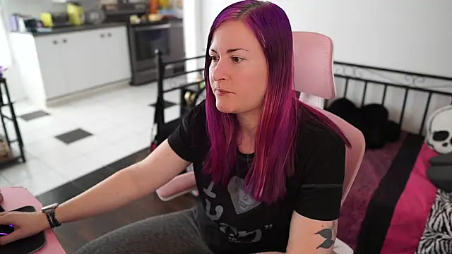 Snapshot of gennyrock chatting on 02.18.25 gennyrock online show from 02.18.25