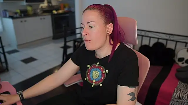 Snapshot of gennyrock chatting on 02.21.25 gennyrock online show from 02.21.25