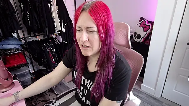 Snapshot of gennyrock chatting on 01.16.26 gennyrock online show from 01.16.26