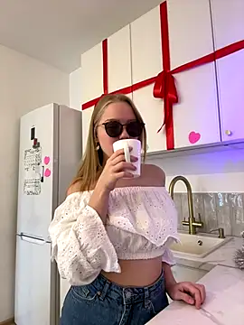 Snapshot of Little_Forest_ELF chatting on 12.23.25 Little Forest ELF online show from 12.23.25