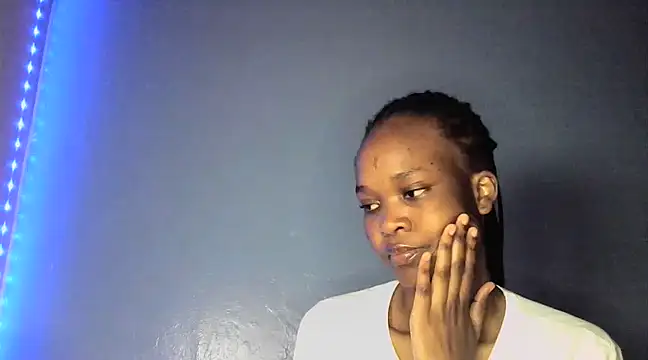 Snapshot of cyberbunnie chatting on 01.22.25 cyberbunnie online show from 01.22.25