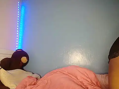 Snapshot of cyberbunnie chatting on 03.18.25 cyberbunnie online show from 03.18.25