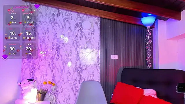 chloe blue online show from 02.18.25