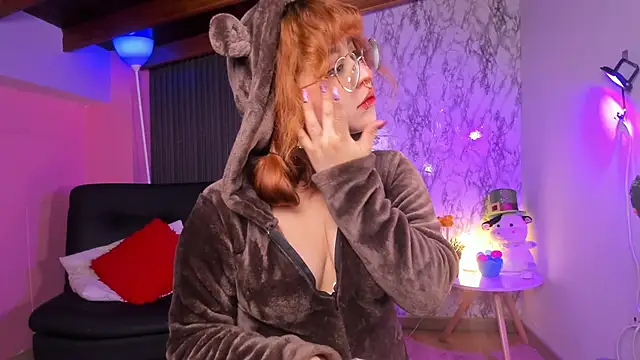 chloe blue online show from 10.27.25