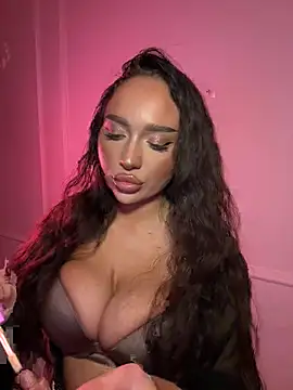 Snapshot of CardiSweetBaby chatting on 02.04.26 CardiSweetBaby online show from 02.04.26