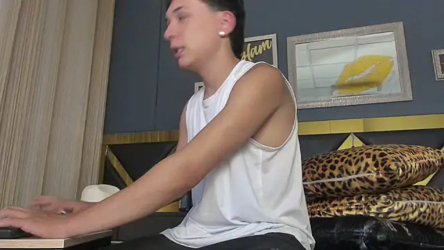 Snapshot of Rhaegal_hot chatting on 02.06.25 Rhaegal hot online show from 02.06.25