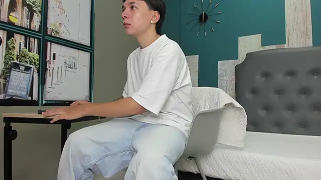 Snapshot of Rhaegal_hot chatting on 03.05.25 Rhaegal hot online show from 03.05.25