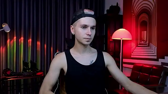 Joseph  Quinn online show from 05.06.26