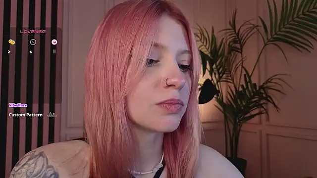 Snapshot of arielabradberry chatting on 07.23.26 arielabradberry online show from 07.23.26