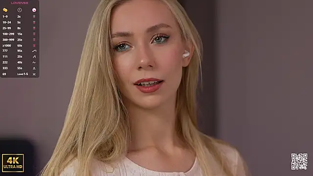 Snapshot of Vika54784 chatting on 10.19.25 Vika54784 online show from 10.19.25