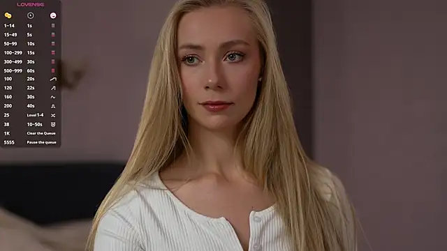 Snapshot of Vika54784 chatting on 10.23.25 Vika54784 online show from 10.23.25