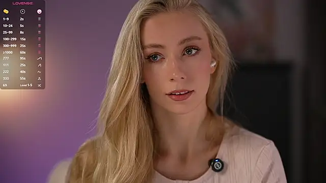 Snapshot of Vika54784 chatting on 10.30.25 Vika54784 online show from 10.30.25