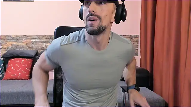 Snapshot of HotHunkTrainer chatting on 02.24.25 HotHunkTrainer online show from 02.24.25