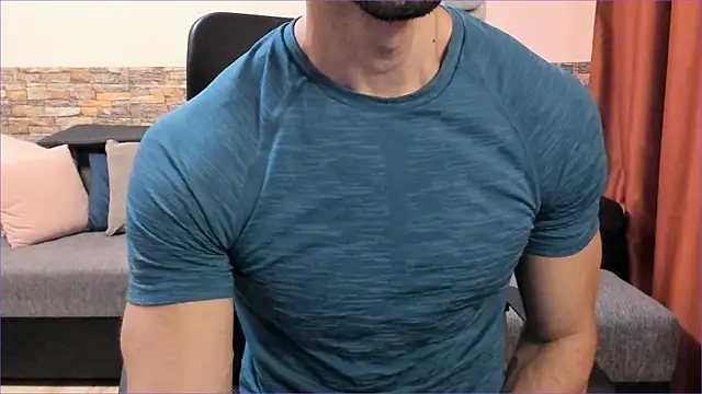 Snapshot of HotHunkTrainer chatting on 09.09.25 HotHunkTrainer online show from 09.09.25