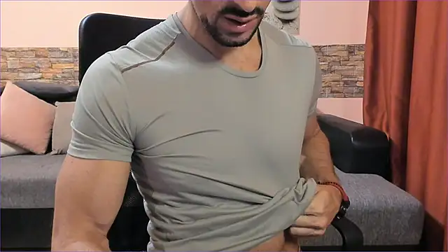 Snapshot of HotHunkTrainer chatting on 09.21.25 HotHunkTrainer online show from 09.21.25