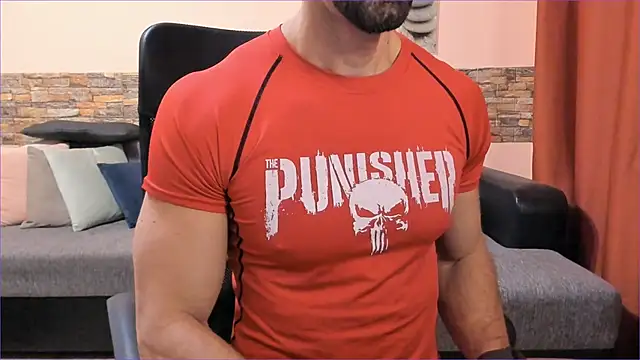 Snapshot of HotHunkTrainer chatting on 11.07.25 HotHunkTrainer online show from 11.07.25