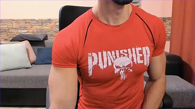 Snapshot of HotHunkTrainer chatting on 11.13.25 HotHunkTrainer online show from 11.13.25