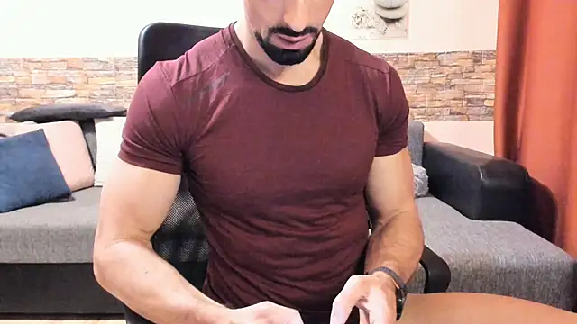 Snapshot of HotHunkTrainer chatting on 11.26.25 HotHunkTrainer online show from 11.26.25