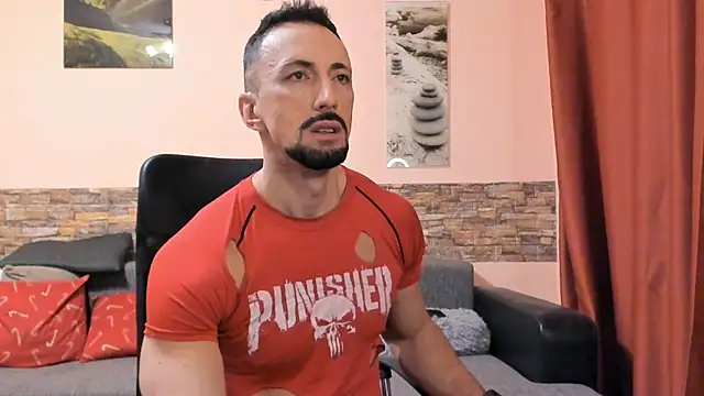 Snapshot of HotHunkTrainer chatting on 01.17.26 HotHunkTrainer online show from 01.17.26