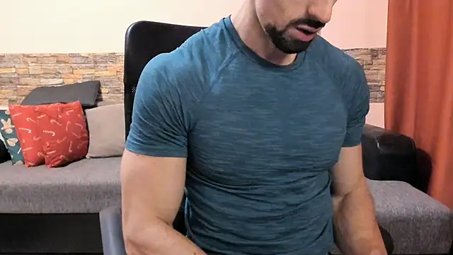 Snapshot of HotHunkTrainer chatting on 02.13.26 HotHunkTrainer online show from 02.13.26