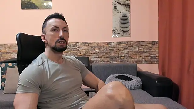 Snapshot of HotHunkTrainer chatting on 02.23.26 HotHunkTrainer online show from 02.23.26