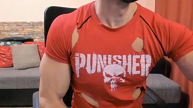 Snapshot of HotHunkTrainer chatting on 02.24.26 HotHunkTrainer online show from 02.24.26