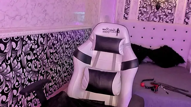 Foxy Slave online show from 01.19.25