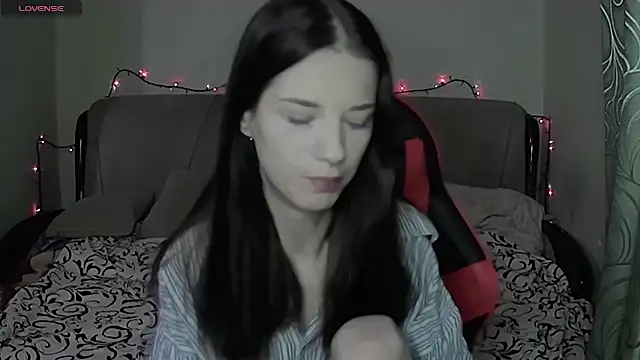 Snapshot of Miya_Dream_UKR chatting on 11.28.25 Miya Dream UKR online show from 11.28.25