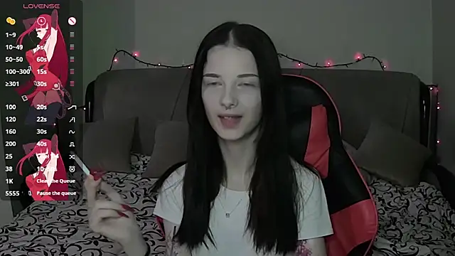 Snapshot of Miya_Dream_UKR chatting on 12.04.25 Miya Dream UKR online show from 12.04.25