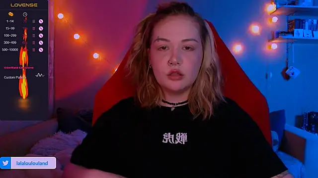 Snapshot of lala_loulou_land chatting on 12.27.24 lala loulou land online show from 12.27.24