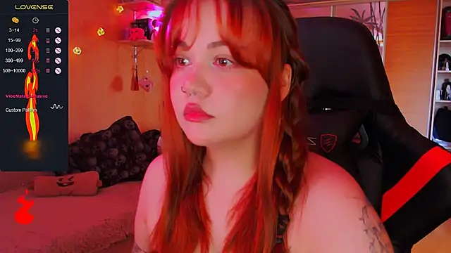 Snapshot of lala_loulou_land chatting on 11.04.25 lala loulou land online show from 11.04.25