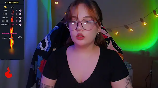 Snapshot of lala_loulou_land chatting on 11.20.25 lala loulou land online show from 11.20.25